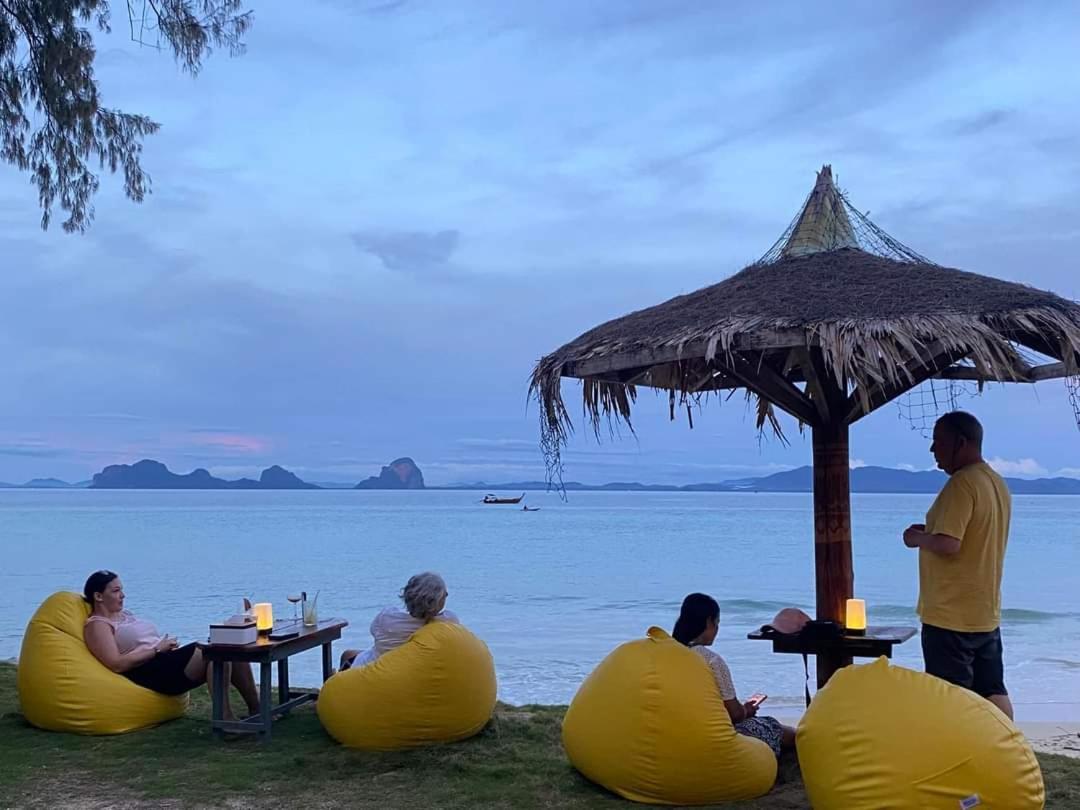 Отель Koh Ngai Seafood Номер фото
