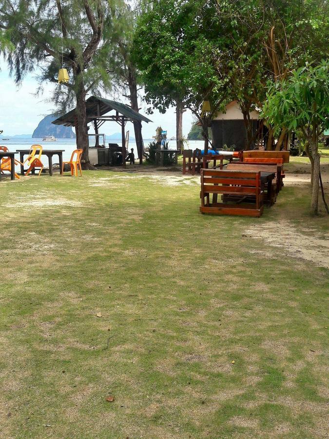 Отель Koh Ngai Seafood Экстерьер фото
