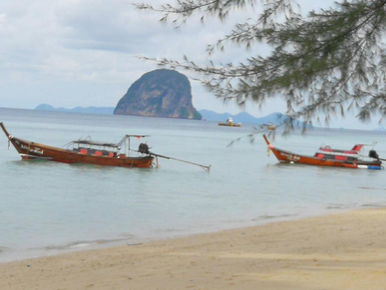 Отель Koh Ngai Seafood Экстерьер фото